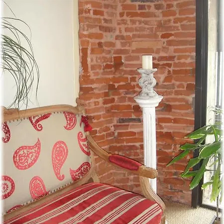 Urban Style Saint Claire Отель