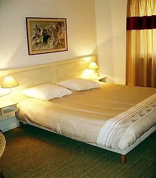Готель Urban Style Saint Claire 3*
